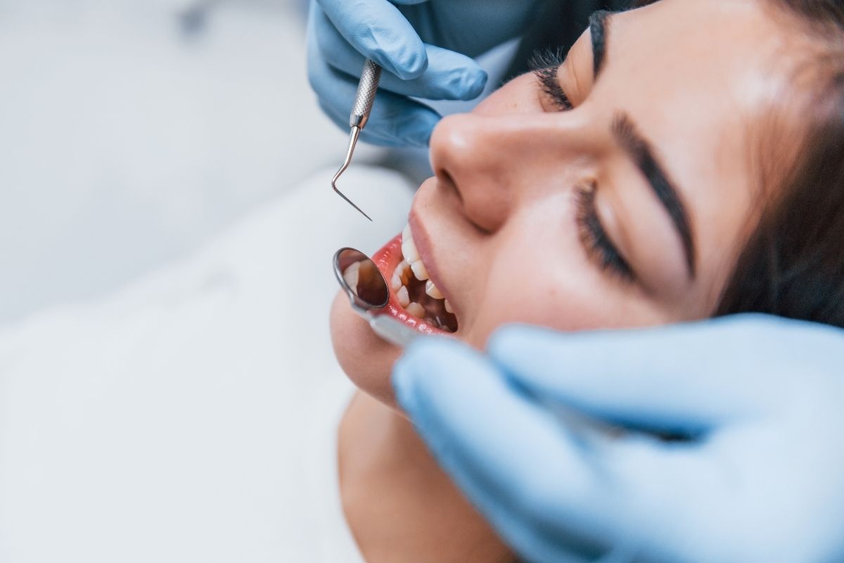 How Emergency Dentists Handle Sudden Toothaches?