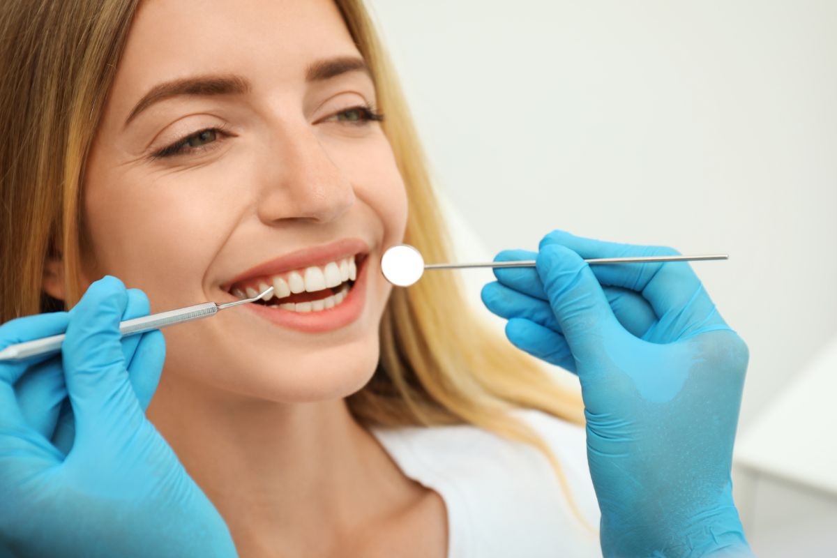 Cosmetic Dentist vs General Dentist Explained
